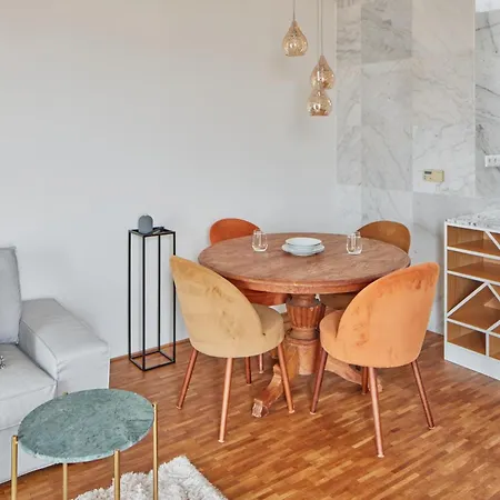 Days Apartment *